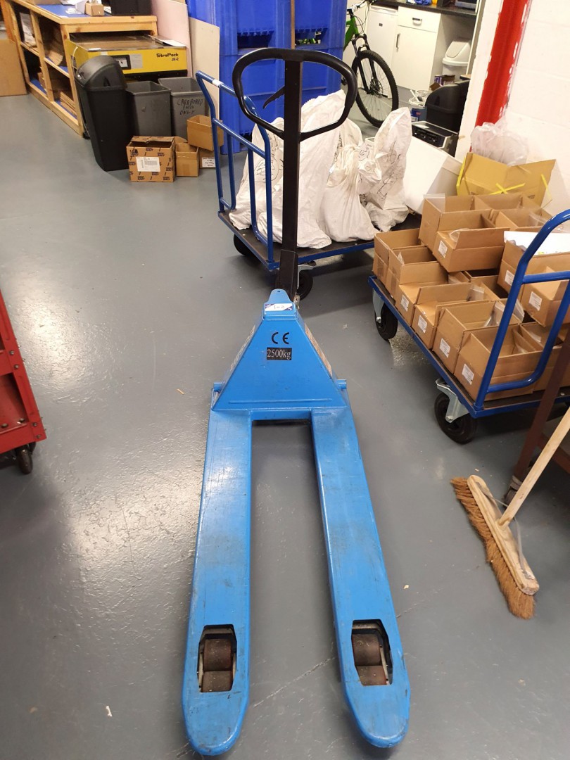EOSLift M25J manual pallet truck, 2500kg cap (dela...