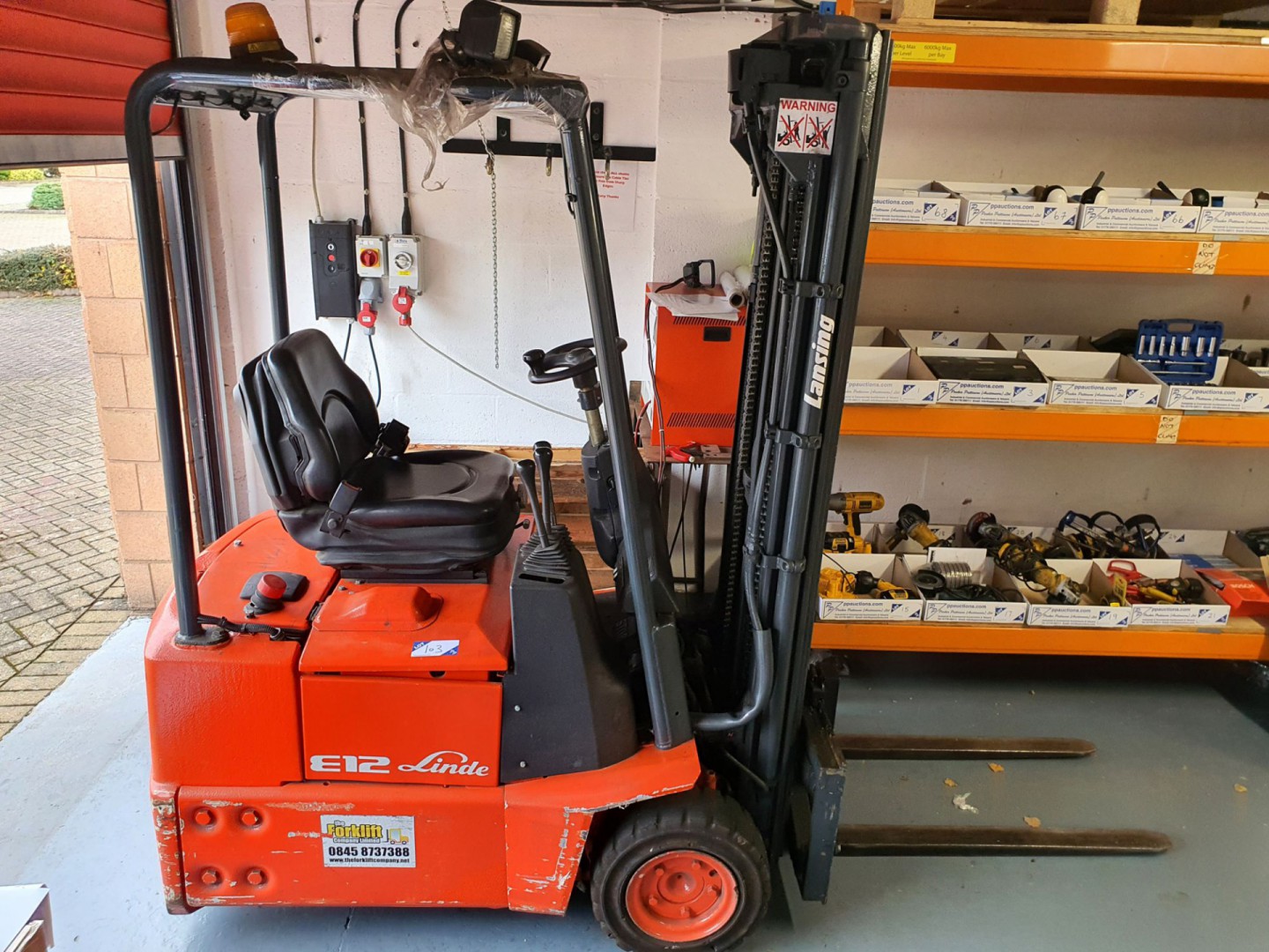Linde E12 electric 3 wheel fork lift truck, 1200kg...
