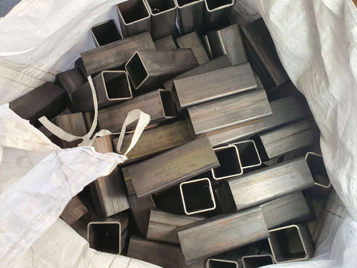 Qty steel box section off cuts, 160x60mm