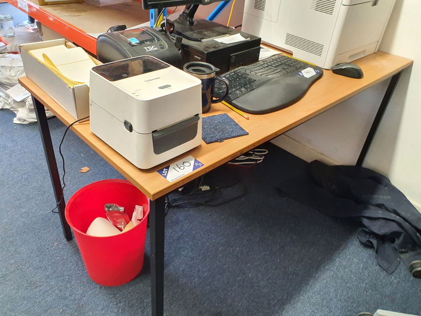 Maple 1400x700mm office desk inc: 2 door storage c...