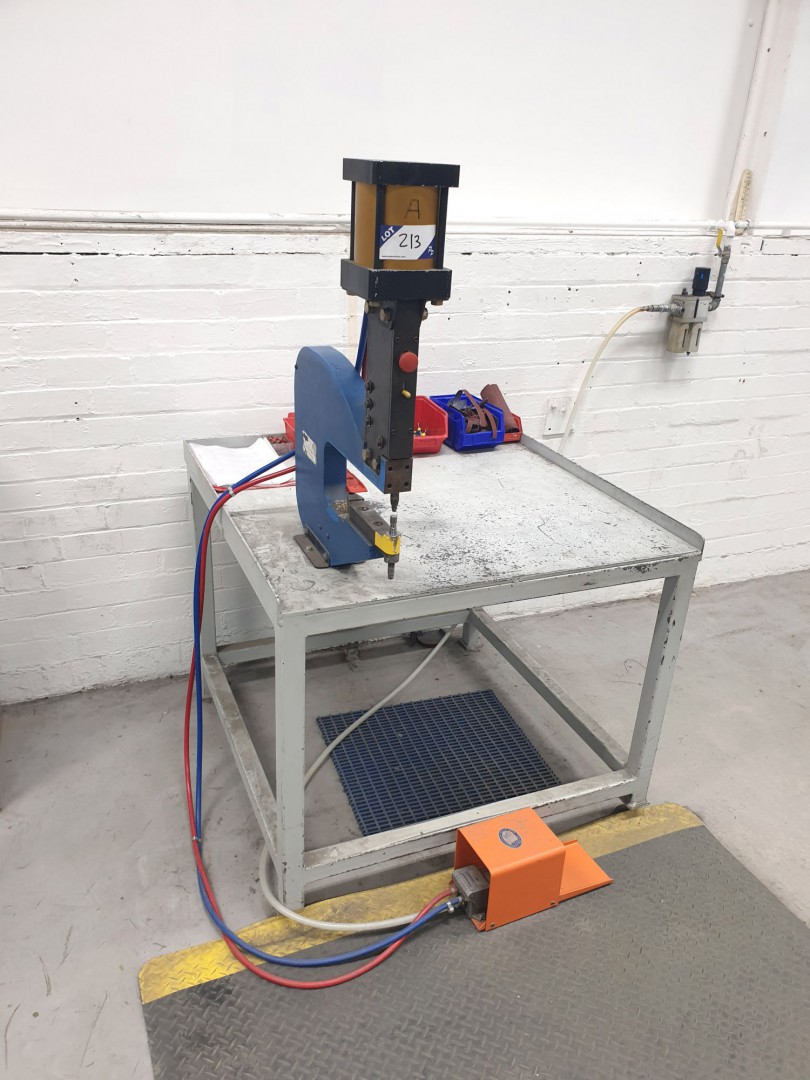 Bardolph Aircraft Tool pneumatic riveter, 300mm th...
