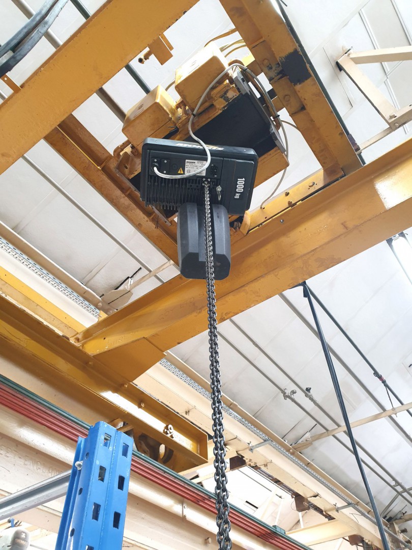 Morris SX3 1000kg SWL electric chain hoist, twin s...