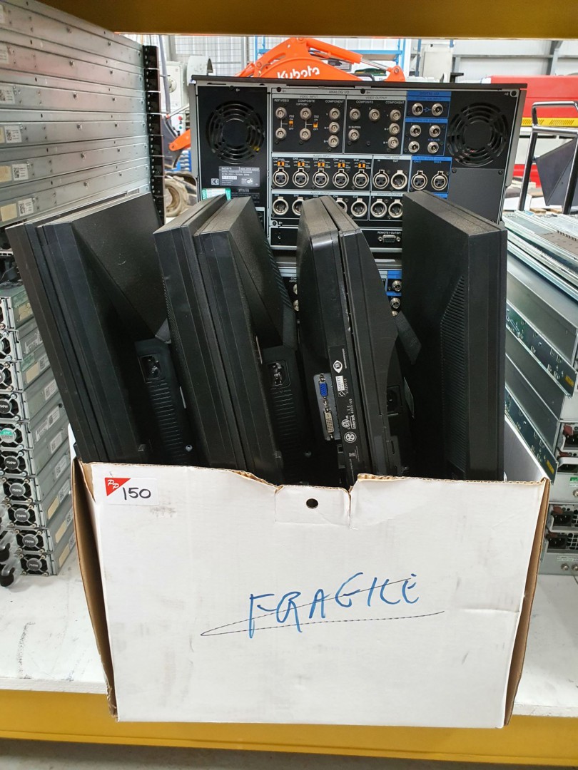 7x various Dell LCD monitors