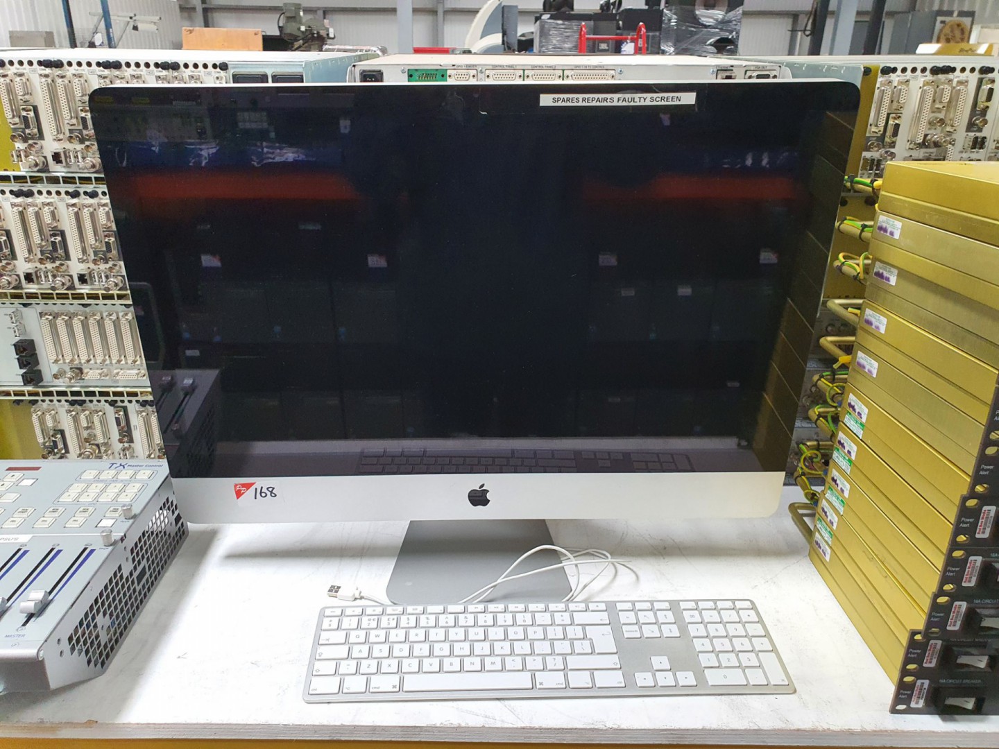 Apple A1312 LCD monitor inc: keyboard (spares or r...