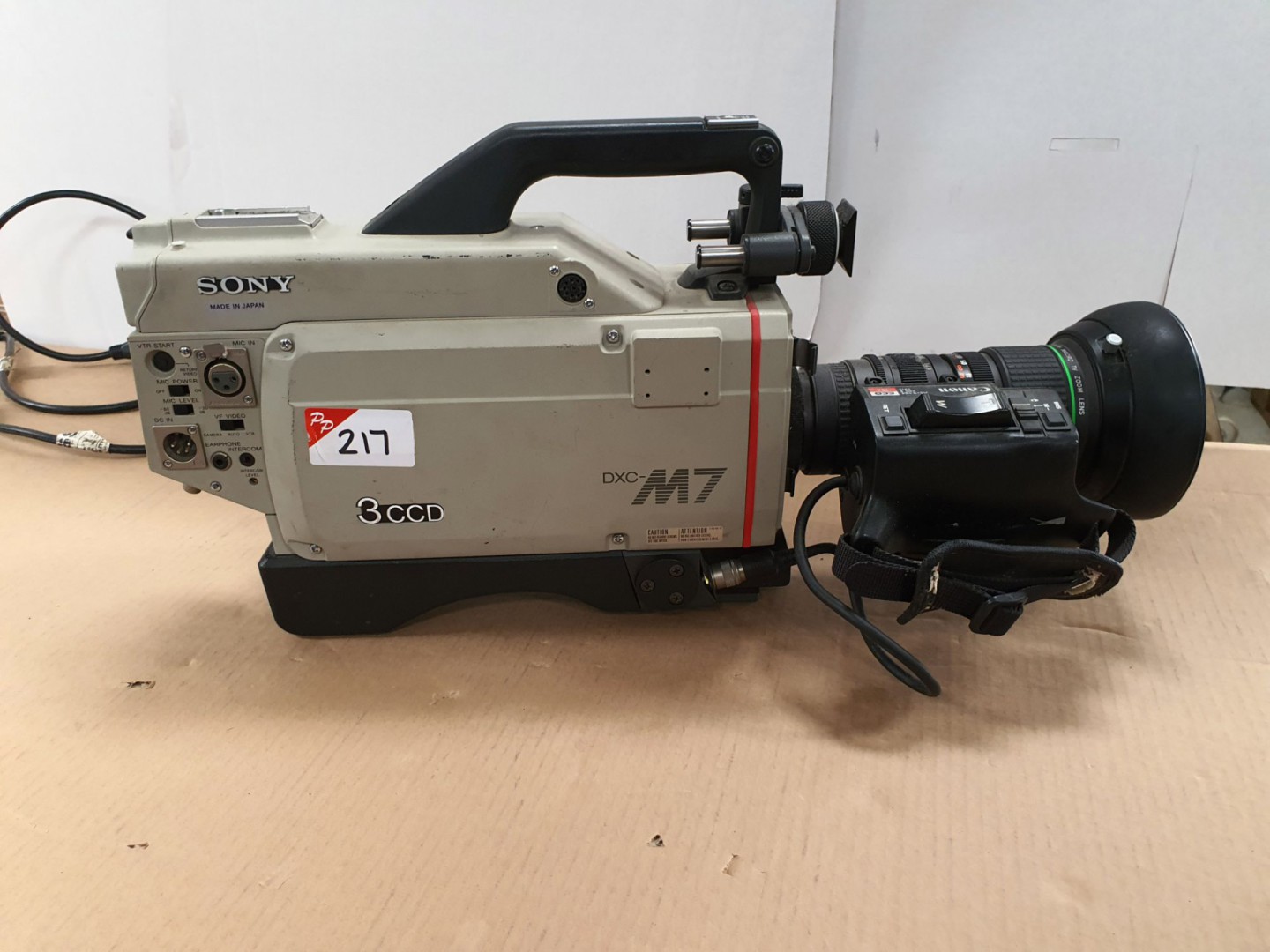 Sony DXC-M7P colour video camera inc: Canon Marco...