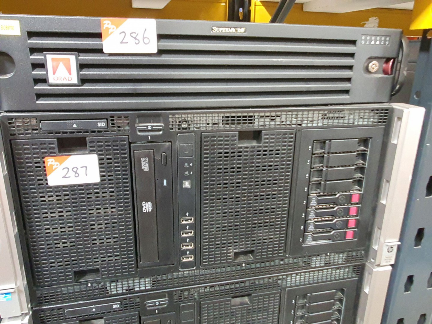 HP Proliant ML350P Gen8 rack type server