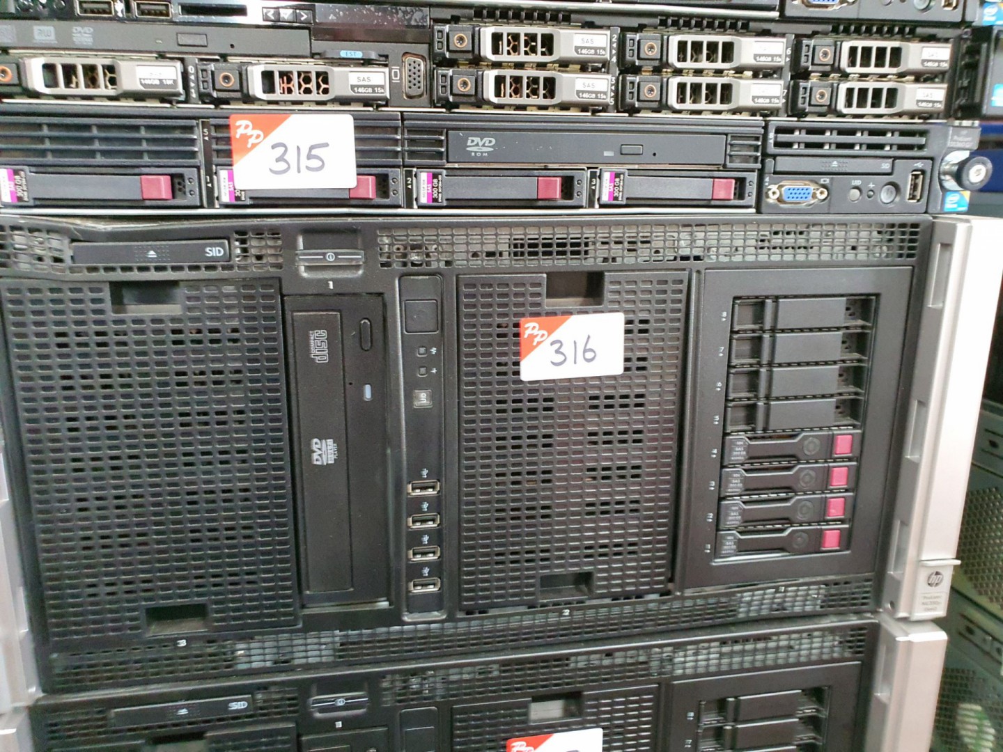 HP Proliant ML350P Gen 8 rack type server