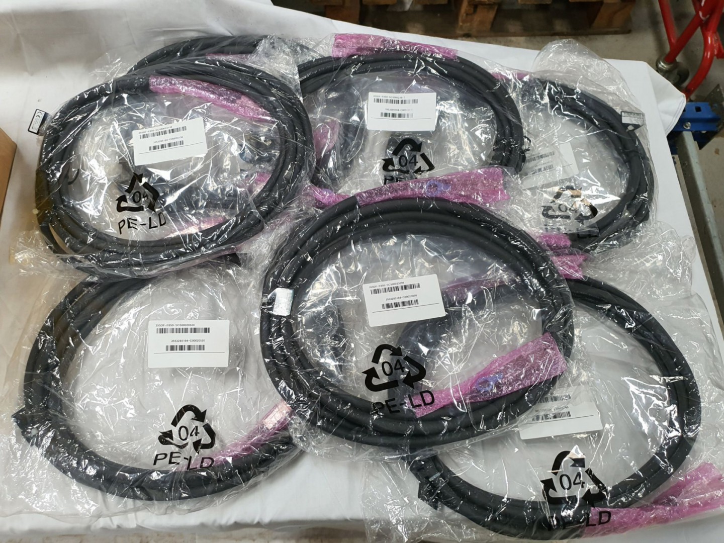 22x Hitachi SAS 355DF-F850 INT-EXT cables (unused)