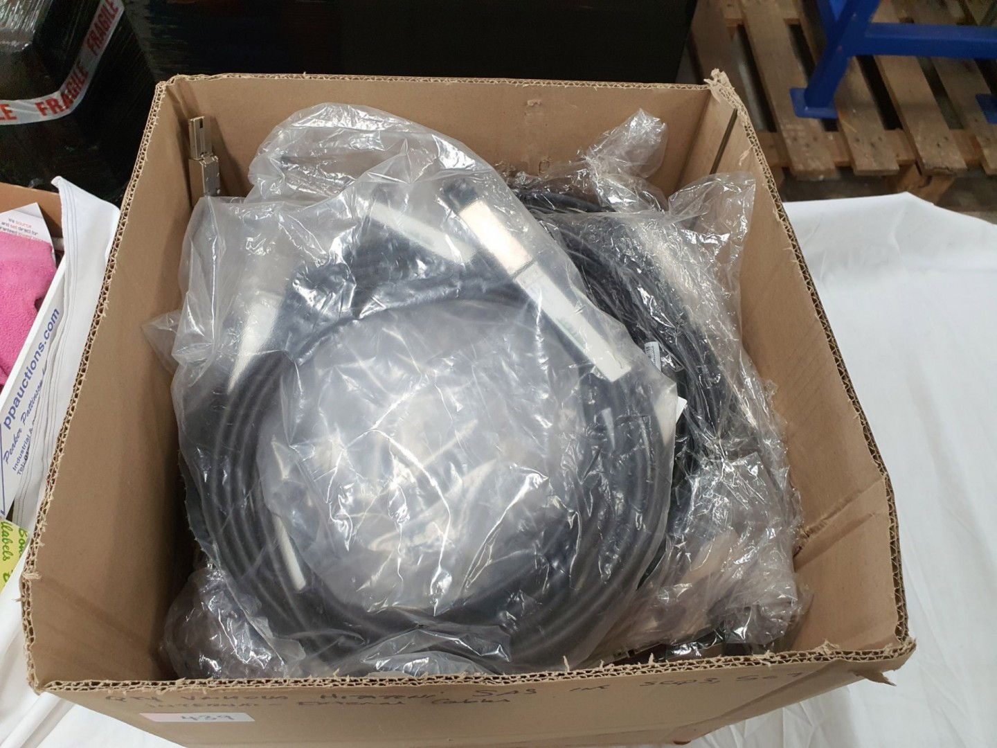 Qty various Hitachi SAS INT-EXT cables inc: SCQ3,...