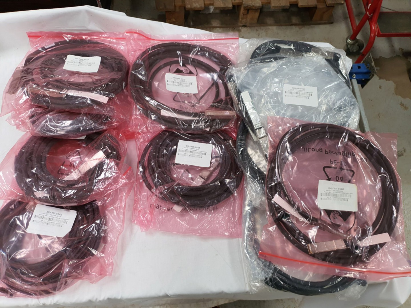 14x various SAS DW-F800 INT-EXT cables inc: SCQ3,...