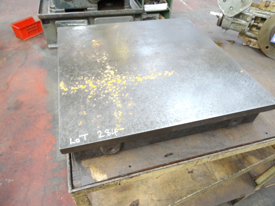 600x600mm CI surface plate - lot located at: Harlo...
