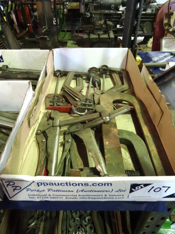 Qty various clamps - Lot Located at: Aunby, Lincol...