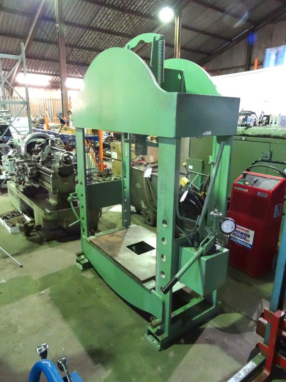 ComPac EP100 manual hydraulic press, 100 ton capac...