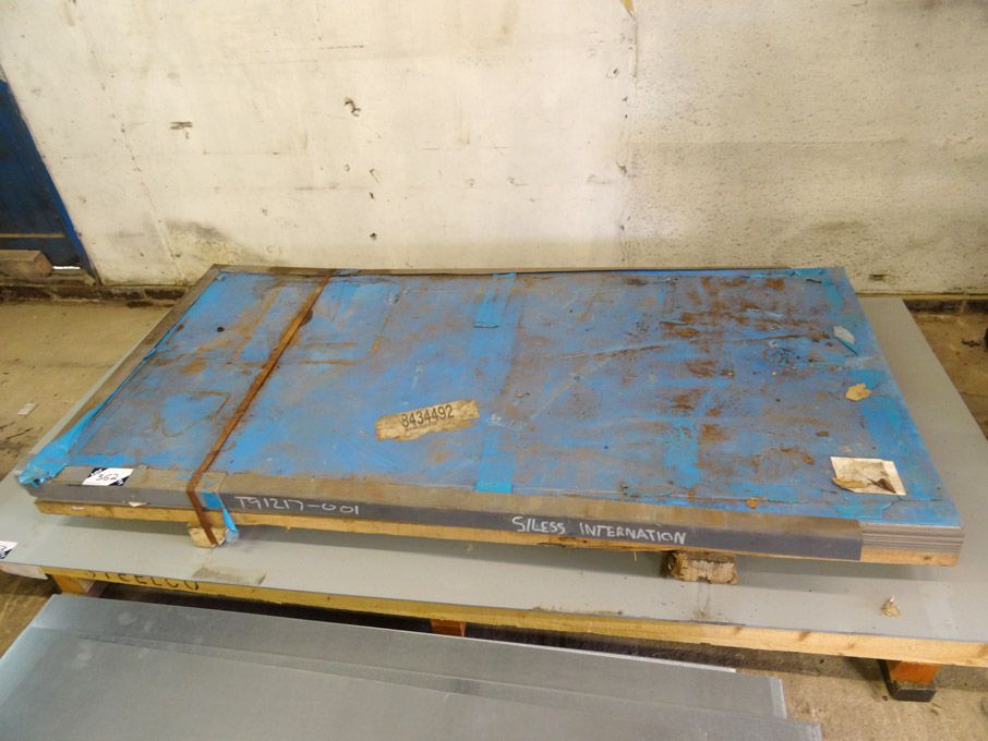 70 approx stainless steel sheets, 1.4301 304 DP1 P...