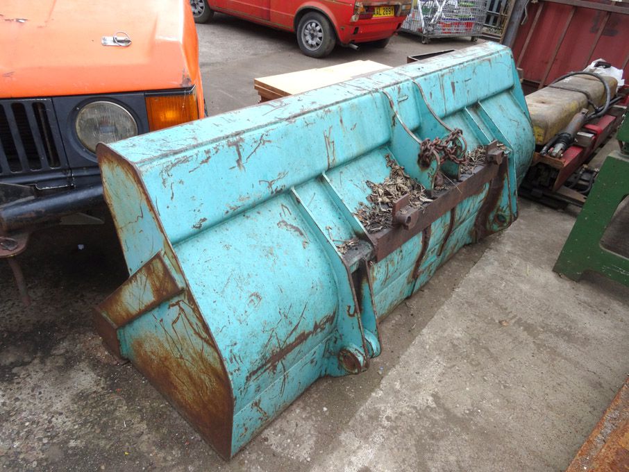 Metal front bucket, 2380x780x940mm high approx - L...