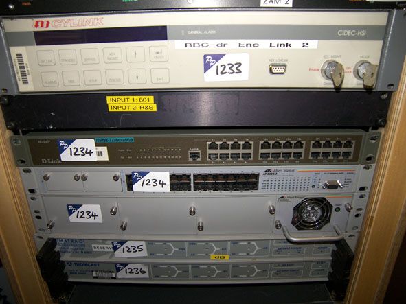 D-Link DE-824TP 10 base T Ethernet hub, Allied Tel...