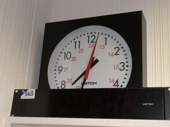 Leitch ADC-5112-L wall clock & Leitch DTD-5225-R d...
