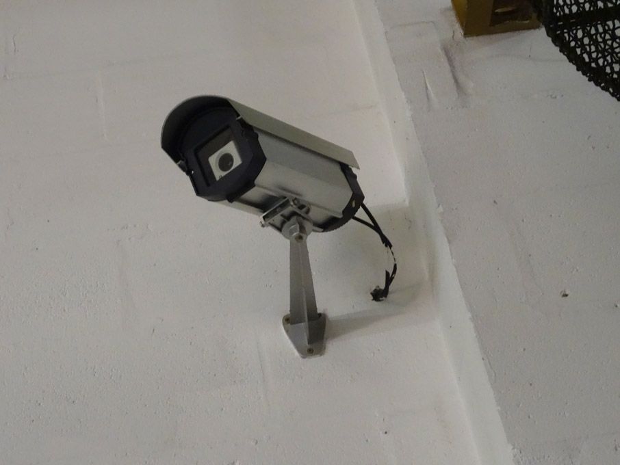 3x CCTV cameras with monitor & Vista VCD4L multipl...