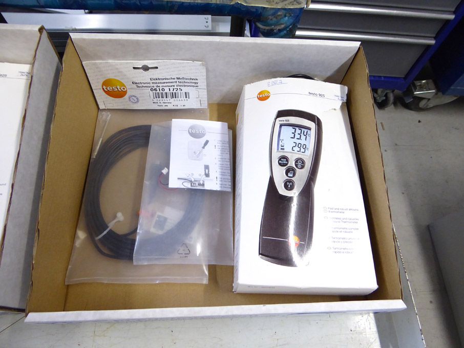 Testo 925 digital thermometer with probe
