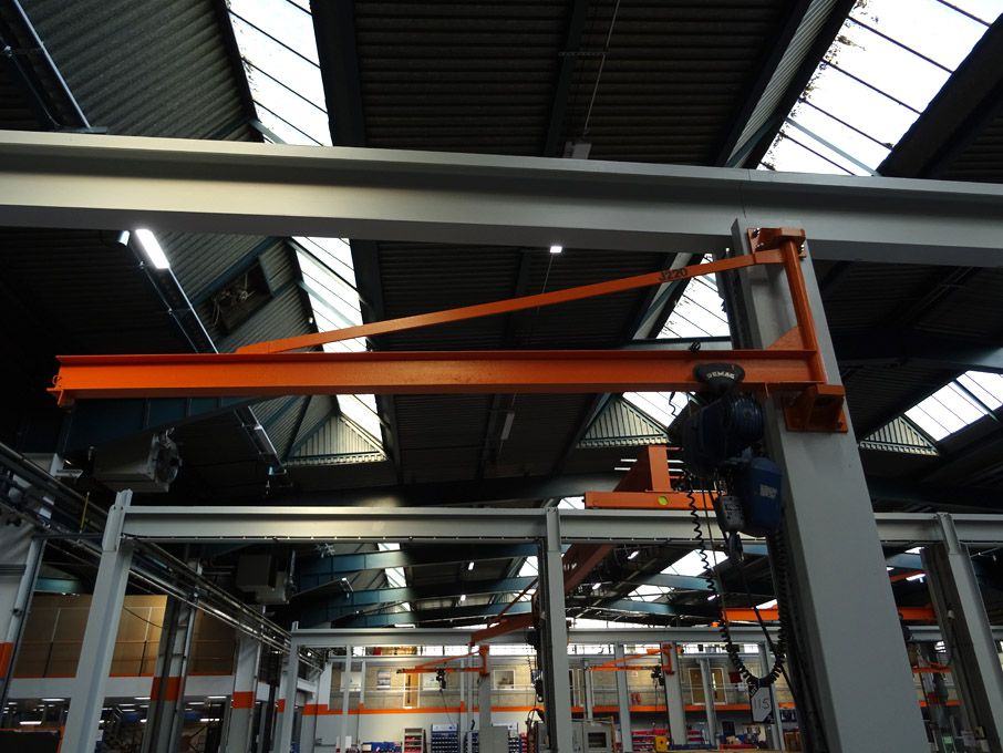 Girder mounted swing jib, 12ft approx. span with D...