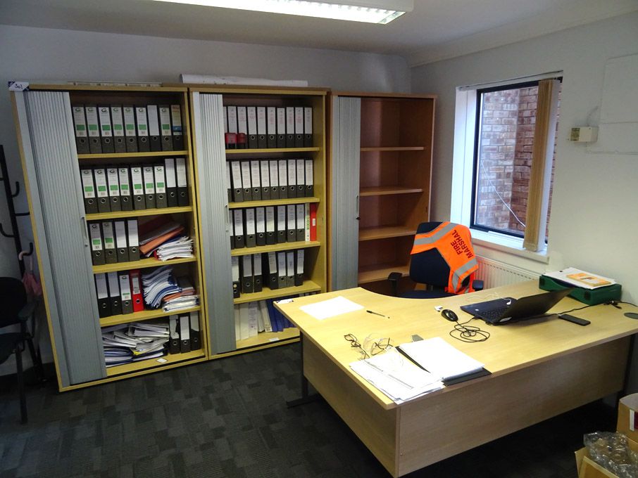 1600x1200mm 'L' shaped beech effect office desk, 3...