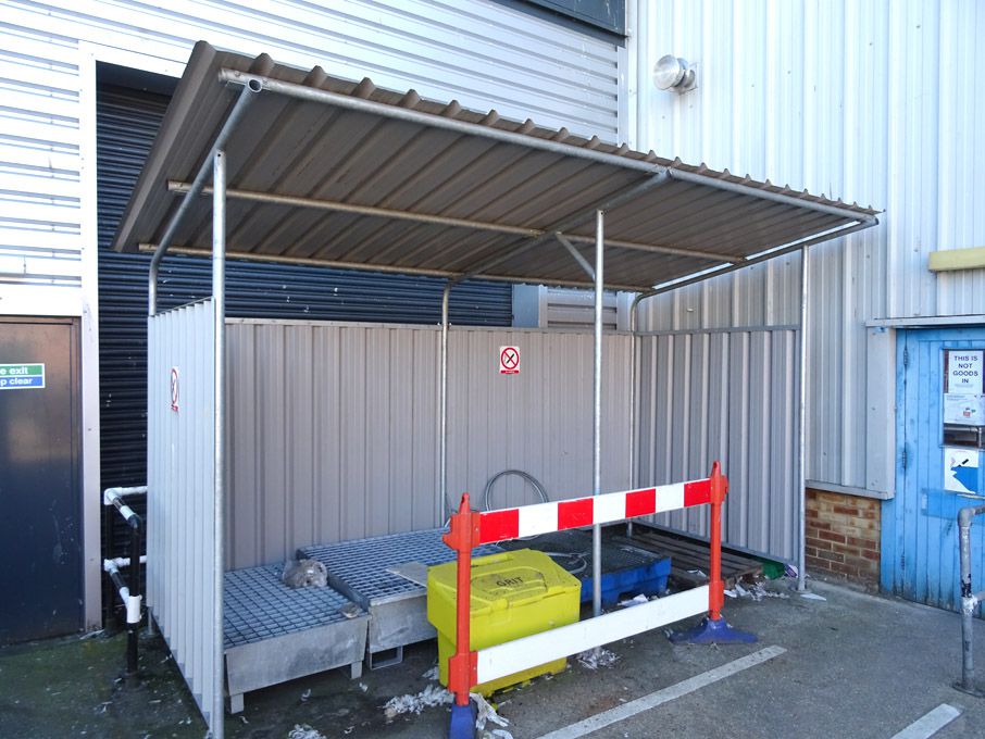 4500mm wide approx floor mounted oil store with 2x...