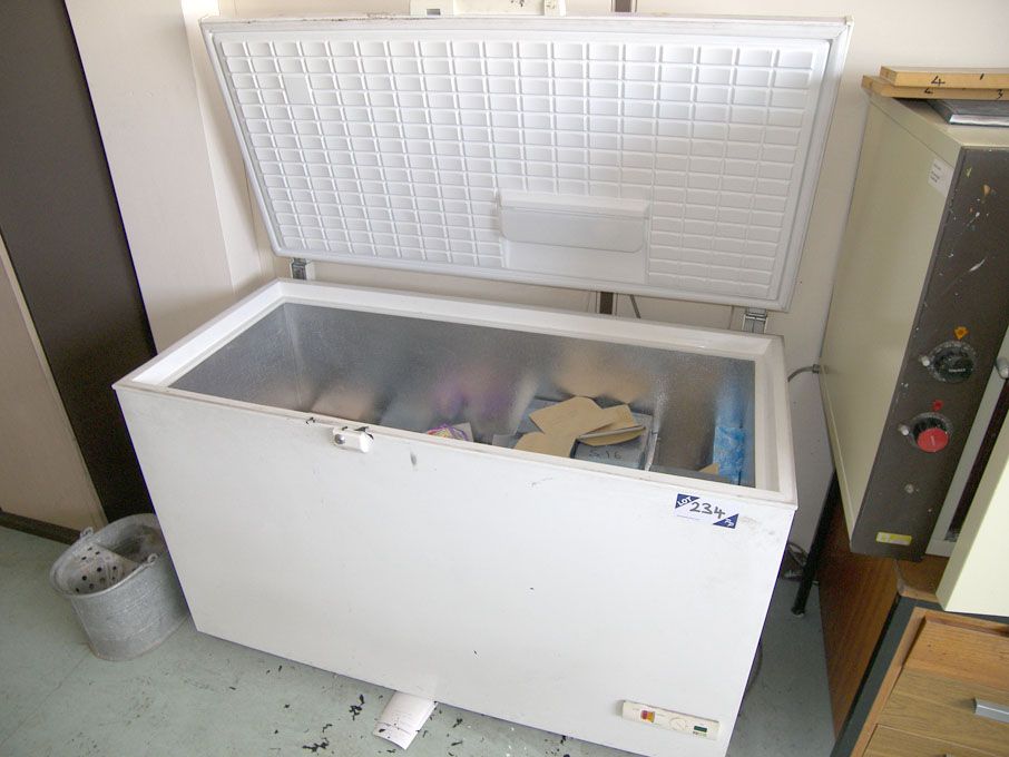 Frigidaire Deluxe chest freezer, 1100x500x700mm ID