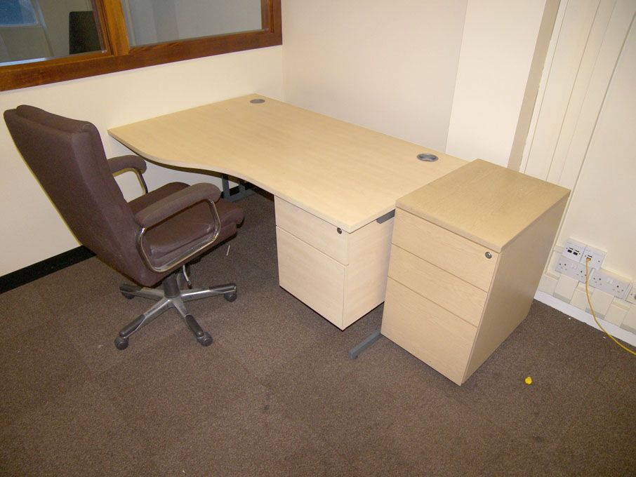 Contents of office inc: Phase 1600x1000mm maple de...