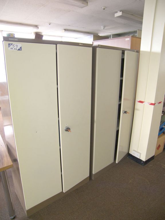 2x Roneo Vickers 2 door storage cupboards, 900x450...