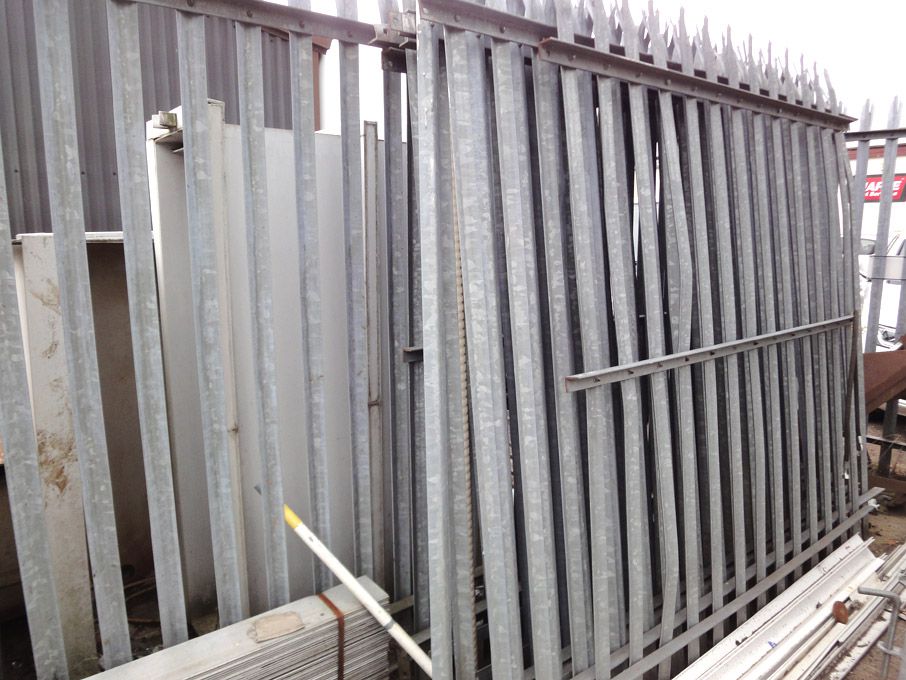 11x heavy duty security fencing, 2700mm long x 230...