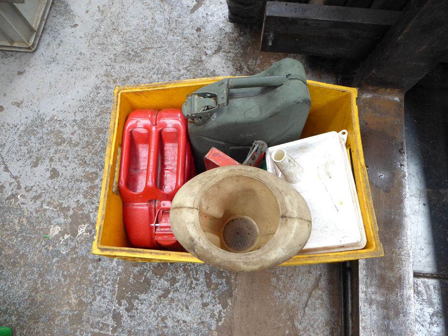 Various petrol containers & funnels in 1 box