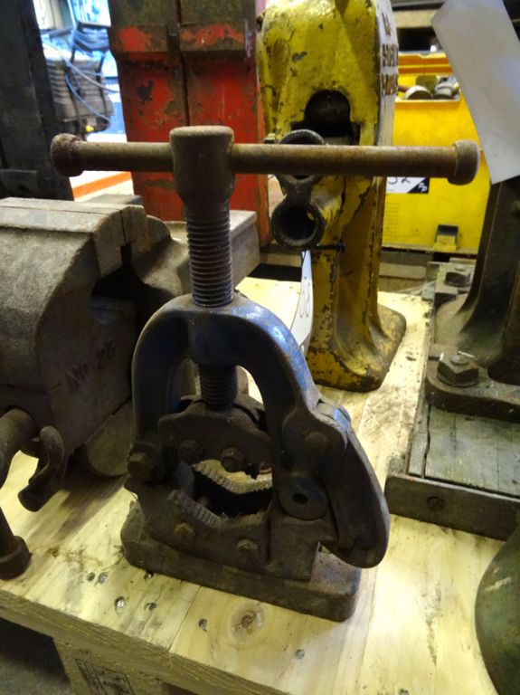 Record pipe clamp